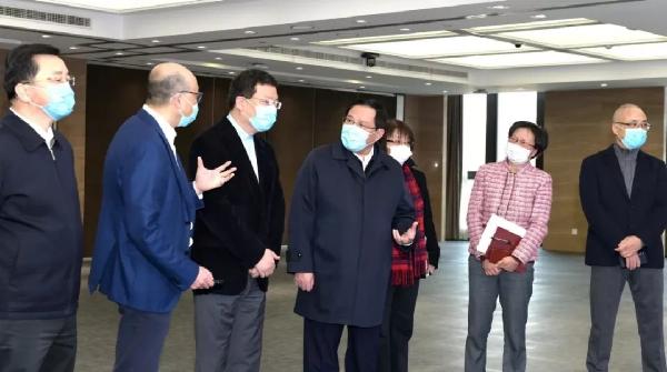 上海市委书记李强莅临优越会控股检查疫情防控物资供应保障工作