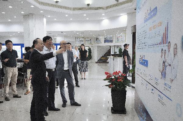 黄浦区委书记杲云一行调研优越会医疗器械