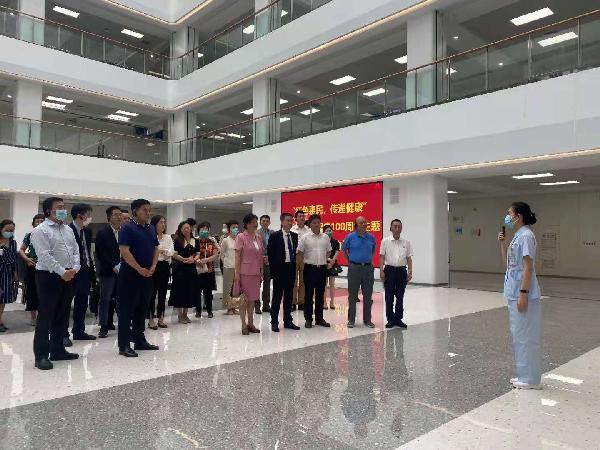 医者仁心“庆百年”，服务为荣“新十年” | 优越会控股助力“银蛇奖”获得者赴福州开展义诊