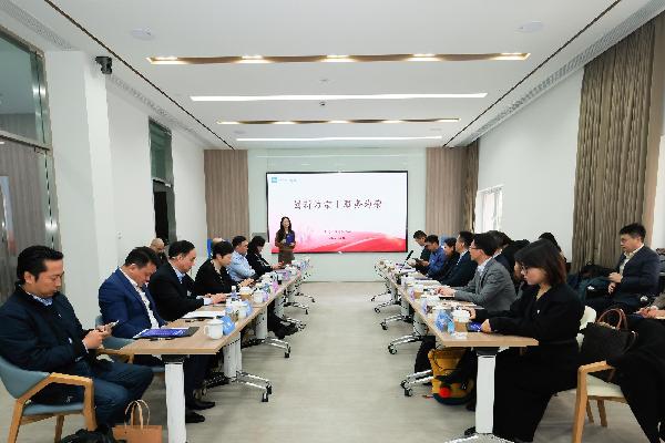 阿斯利康中国总经理林骁带队参访优越会云健康“益药·综合旗舰体”，共筑医药创新服务新生态